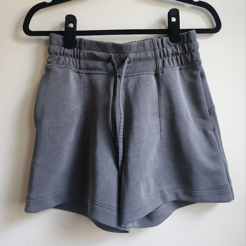 Lululemon Soft Ambitions High Rise Short 4" Size 4